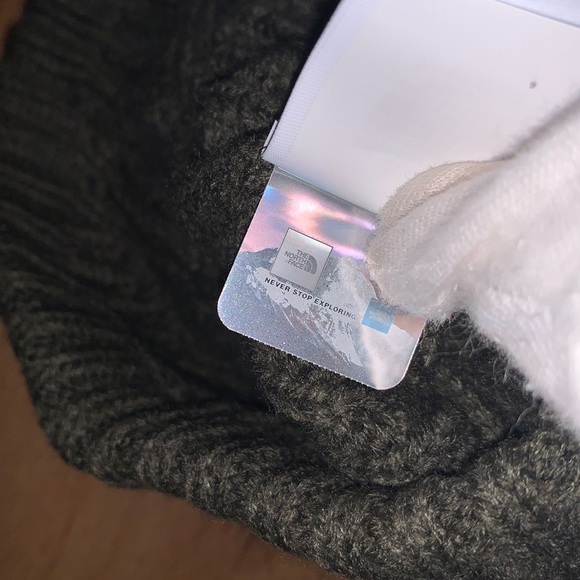 NWT The North Face Oh-Mega Fur Pom Beanie - Picture 6 of 6